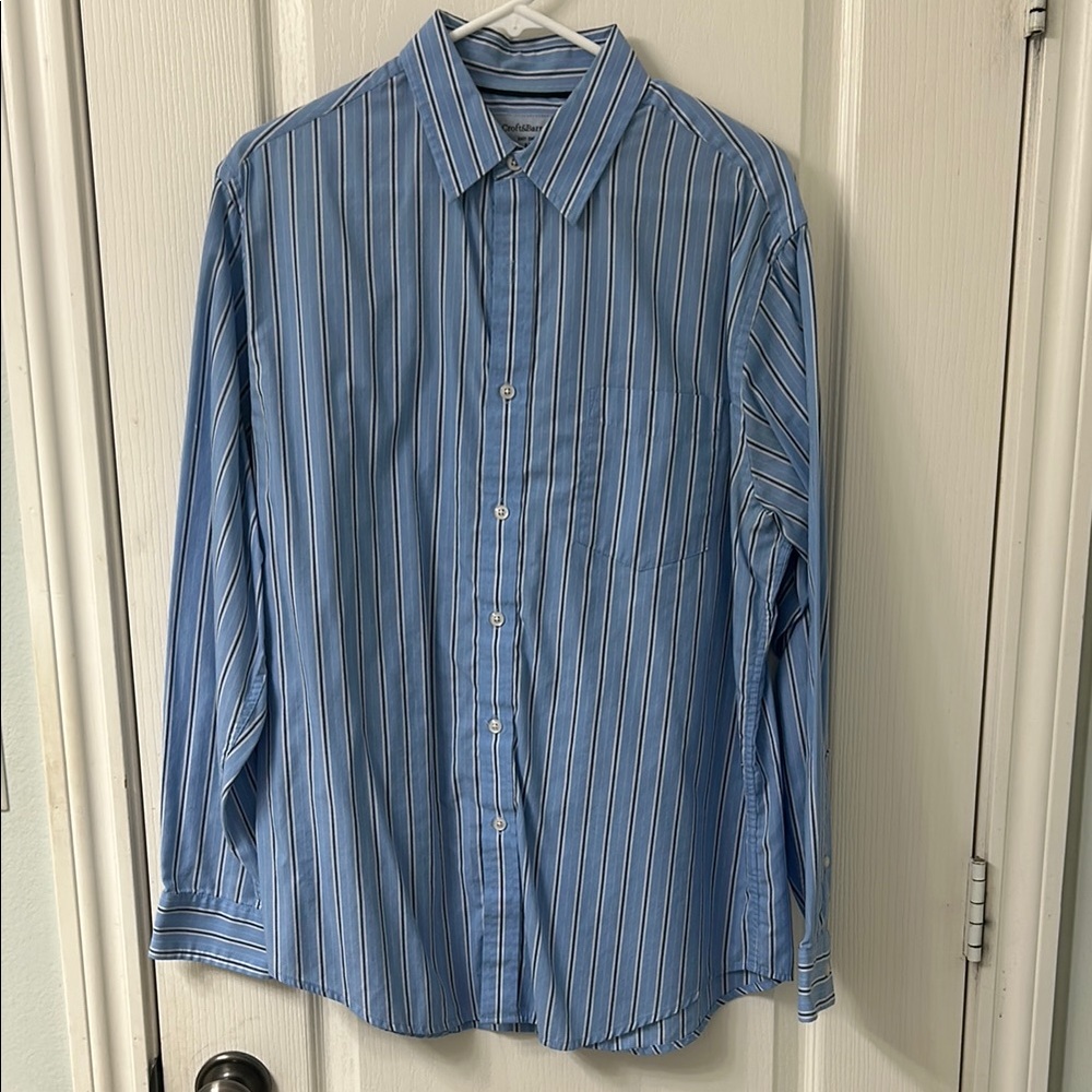 Croft & Barrow Blue and White Casual Button Down Shirt
